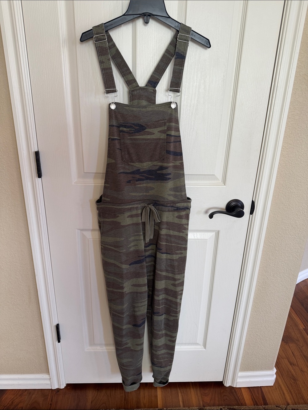 Z Supply women’s camo overalls. Size small. Great condition! Green color.